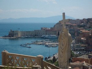 il-centro-storico-gaeta-italy+13439068305-tpfil02aw-2663[1]